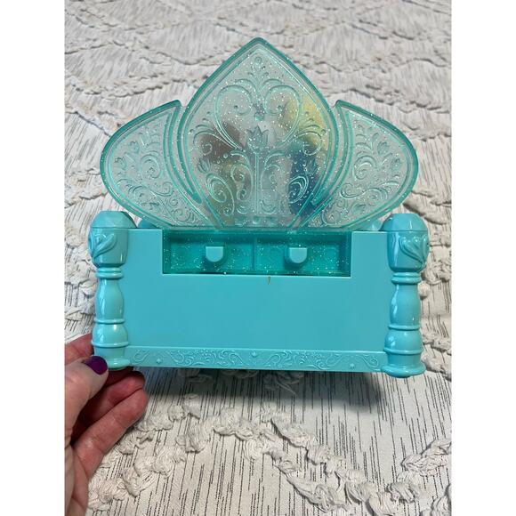 Disney Frozen “Do You Want to Build a Snowman” Musical Jewelry Box - Picture 5 of 10